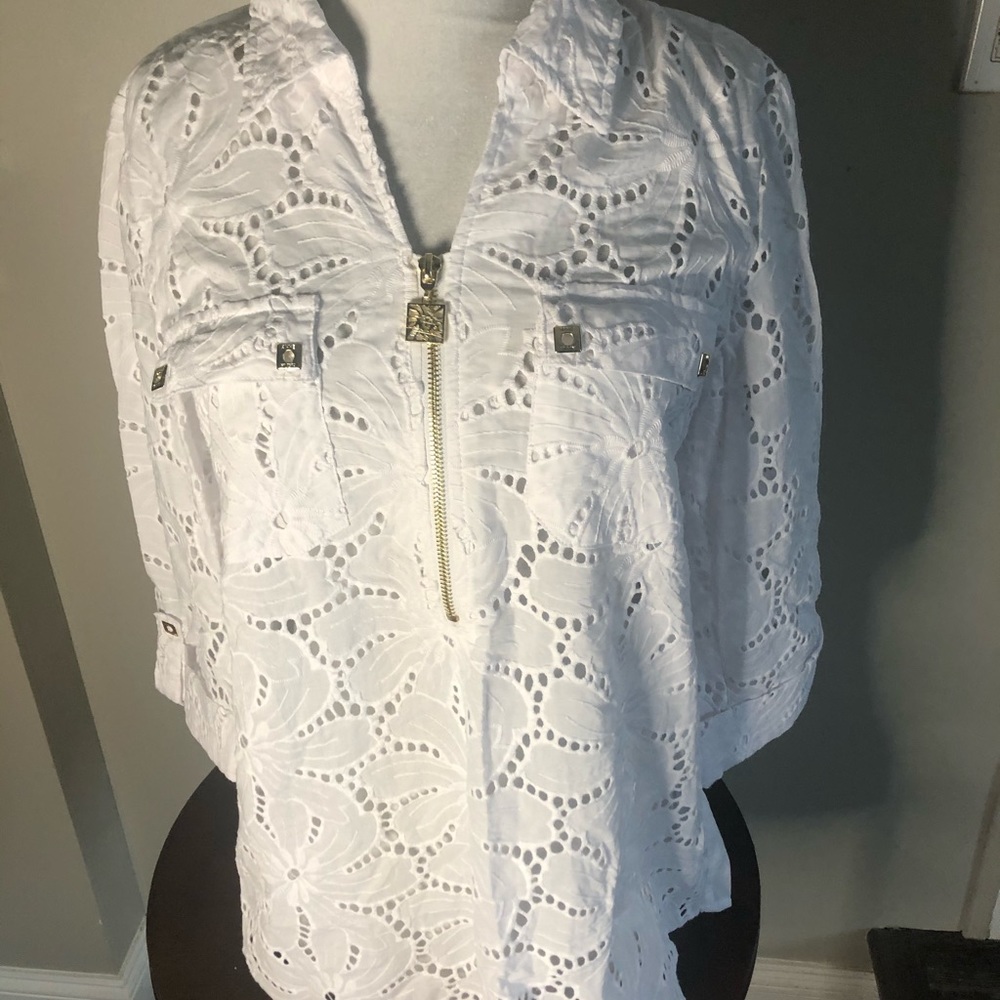 Ann Klein white floral lace zip front blouse